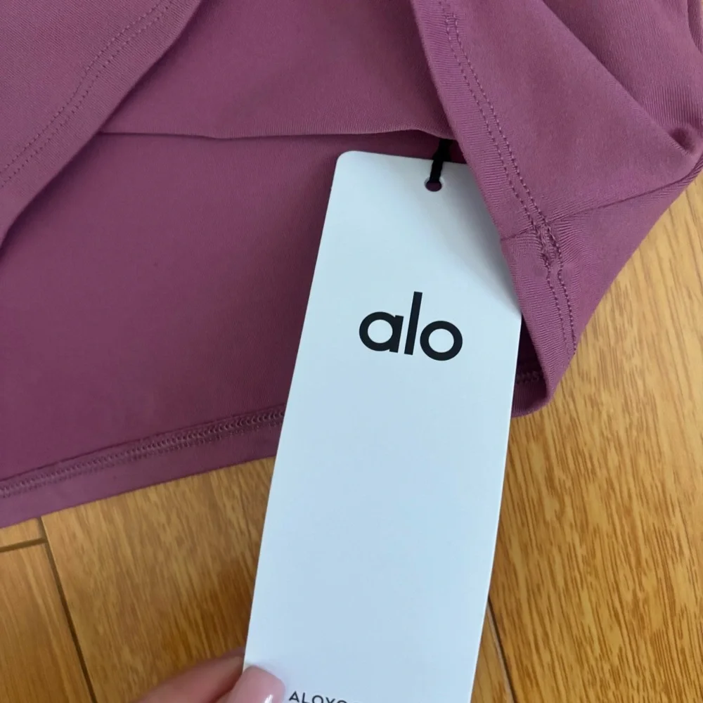 Alo Crop Finesse Short Sleeve - Picture 3 of 5